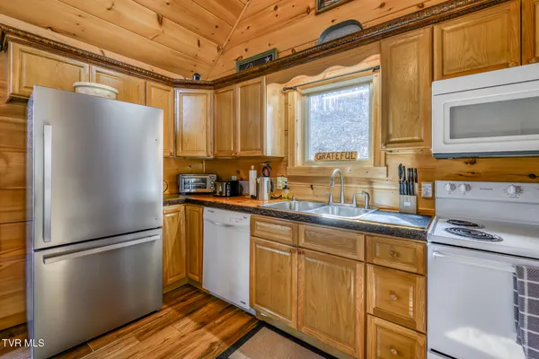 $1,250,000 | 154 Highway 143, Roan Mountain, TN 37687