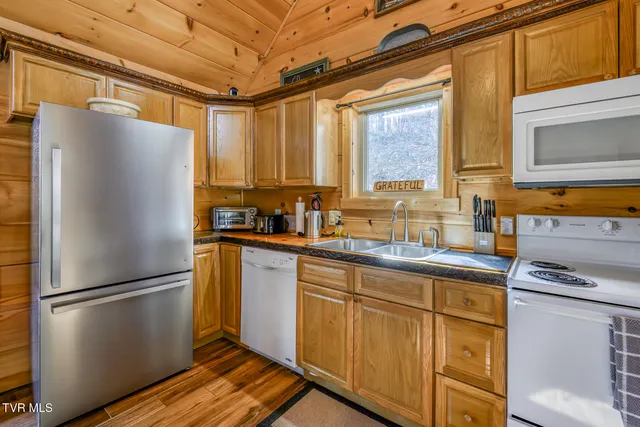 $1,250,000 | 154 Highway 143, Roan Mountain, TN 37687