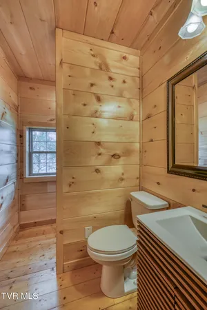 $1,250,000 | 154 Highway 143, Roan Mountain, TN 37687