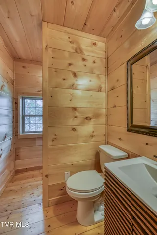 $1,250,000 | 154 Highway 143, Roan Mountain, TN 37687