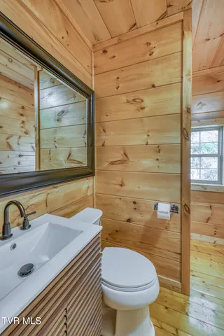 $1,250,000 | 154 Highway 143, Roan Mountain, TN 37687