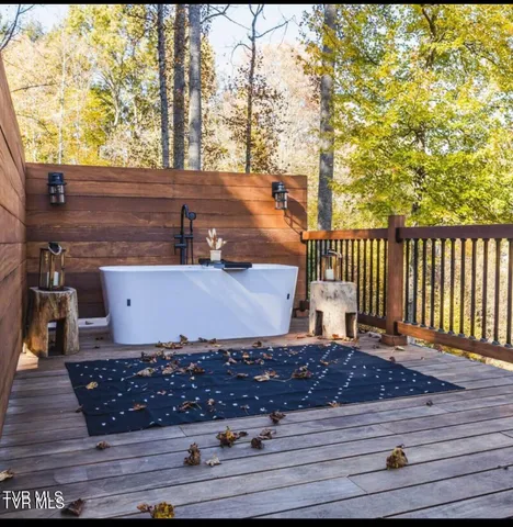 $1,250,000 | 154 Highway 143, Roan Mountain, TN 37687