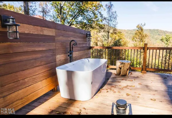 $1,250,000 | 154 Highway 143, Roan Mountain, TN 37687