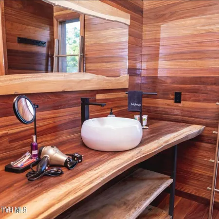 $1,250,000 | 154 Highway 143, Roan Mountain, TN 37687