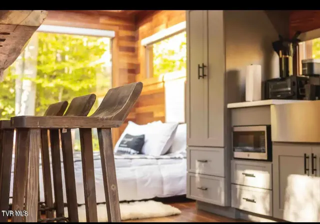 $1,250,000 | 154 Highway 143, Roan Mountain, TN 37687