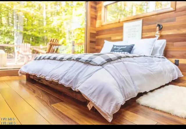 $1,250,000 | 154 Highway 143, Roan Mountain, TN 37687