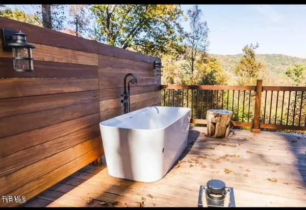 $1,250,000 | 154 Highway 143, Roan Mountain, TN 37687