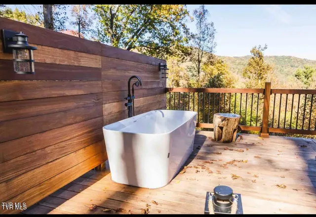 $1,250,000 | 154 Highway 143, Roan Mountain, TN 37687