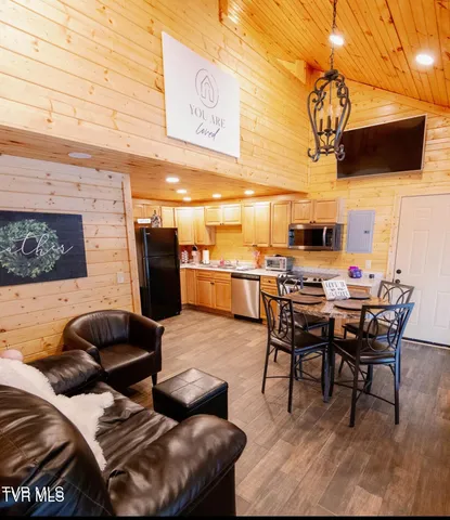 $1,250,000 | 154 Highway 143, Roan Mountain, TN 37687