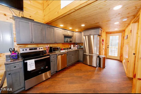 $1,250,000 | 154 Highway 143, Roan Mountain, TN 37687