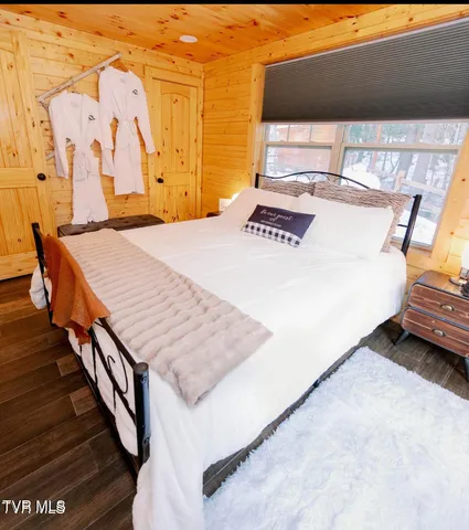 $1,250,000 | 154 Highway 143, Roan Mountain, TN 37687