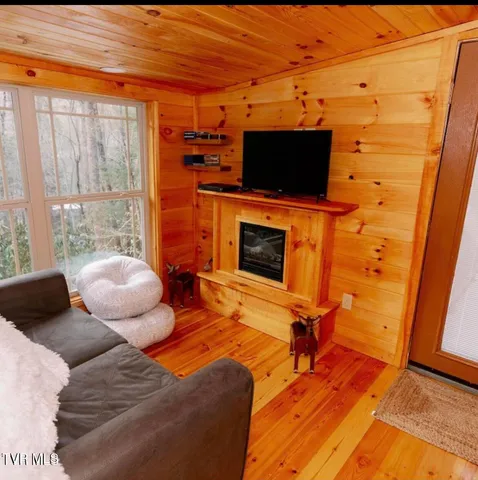 $1,250,000 | 154 Highway 143, Roan Mountain, TN 37687