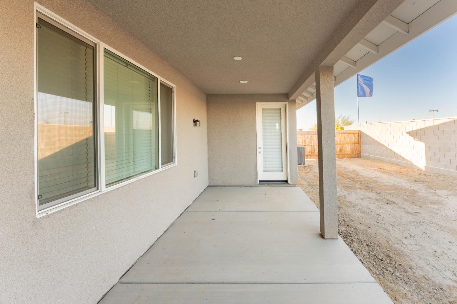 30480 Bellwood Road Visalia, CA 93291 - Photo 34 of 37 a view of an empty room and window