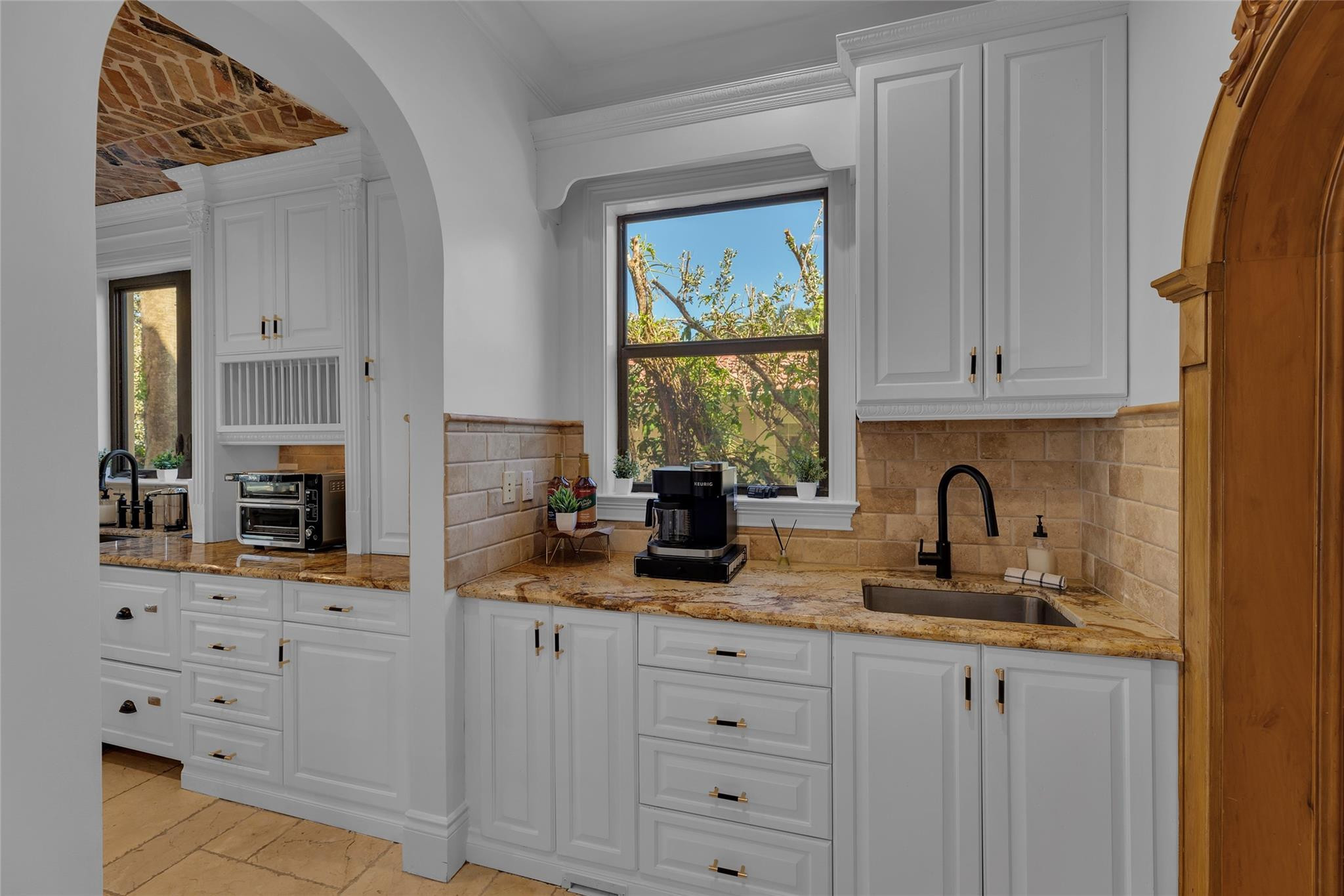 1011 Rhodes Villa Avenue Delray Beach, FL 33483 - Photo 64 of 104 Butlers Pantry