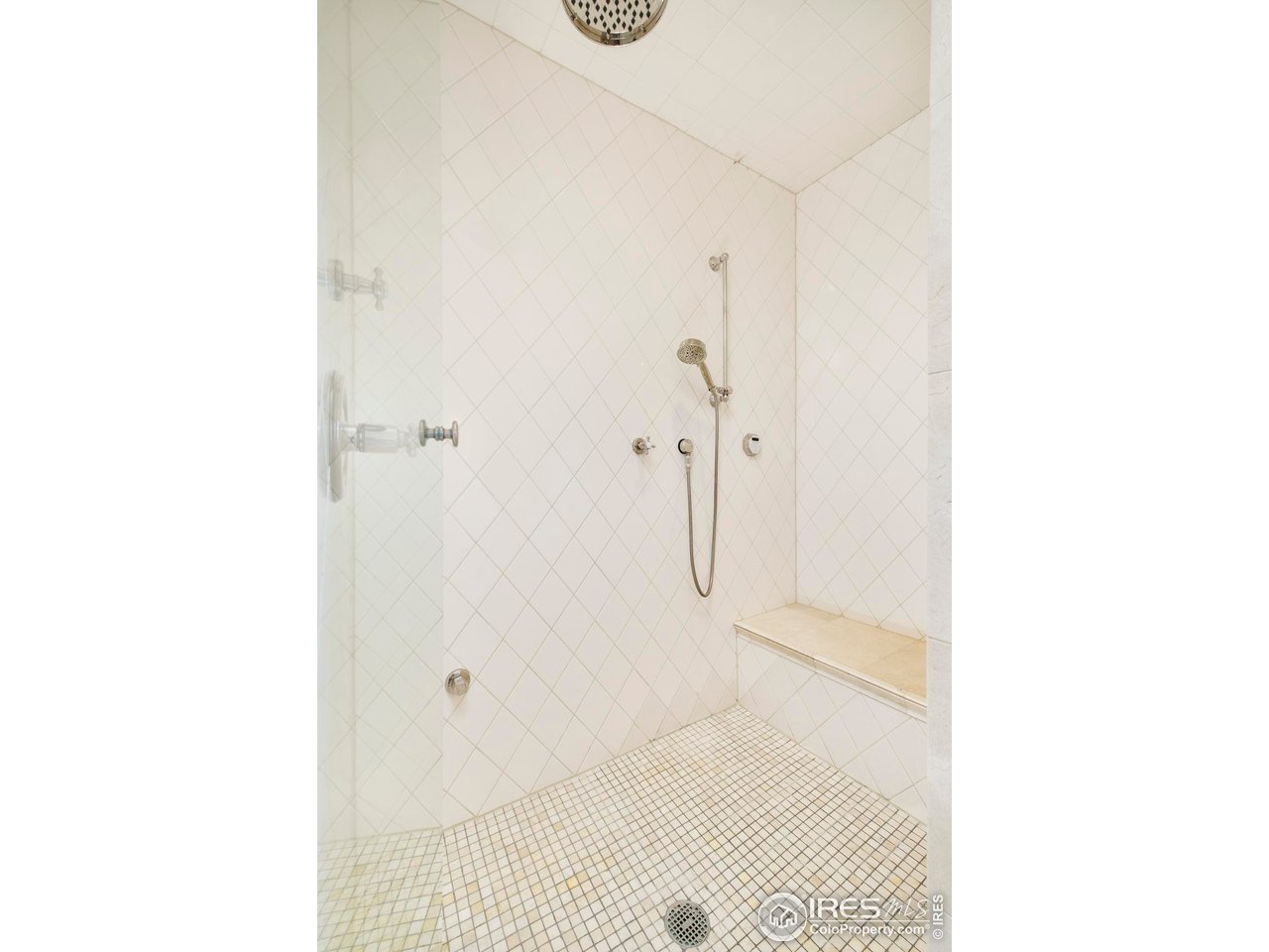 720 Mapleton Avenue Boulder, CO 80302 - Photo 28 of 40 ... & spacious shower.