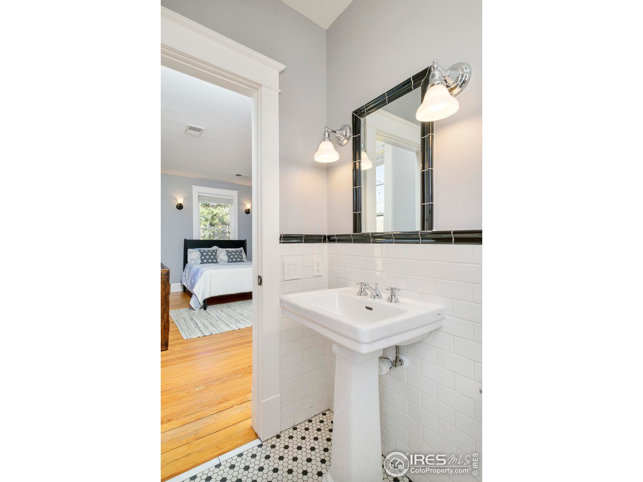 720 Mapleton Avenue Boulder, CO 80302 - Photo 30 of 40 ... with private ensuite bathroom.