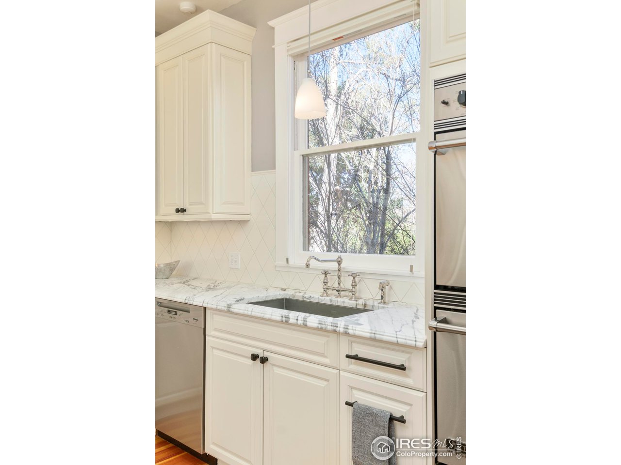 720 Mapleton Avenue Boulder, CO 80302 - Photo 9 of 40 ... with plenty of light...