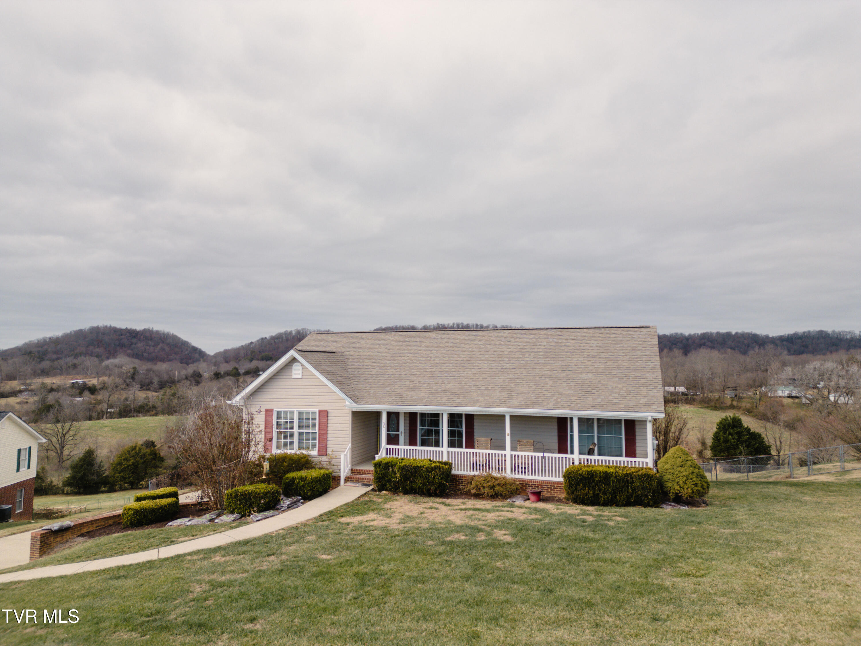381 East Ridges Drive Chuckey, TN 37641 - Photo 2 of 50 DanielleRickerPhotography-0894