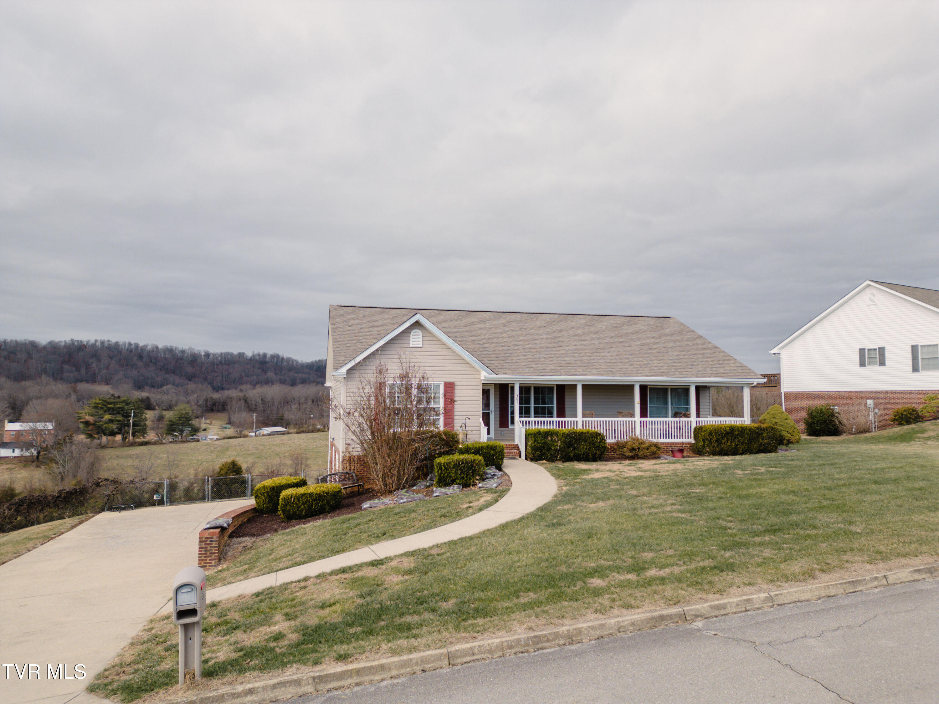 381 East Ridges Drive Chuckey, TN 37641 - Photo 3 of 50 DanielleRickerPhotography-0895