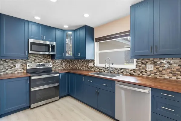 $469,000 | 7891 1st Street Northeast, St. Petersburg, FL 33702