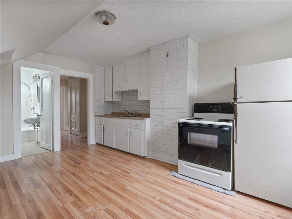 268 Great Road North Smithfield, RI 02896 - Photo 4 of 23