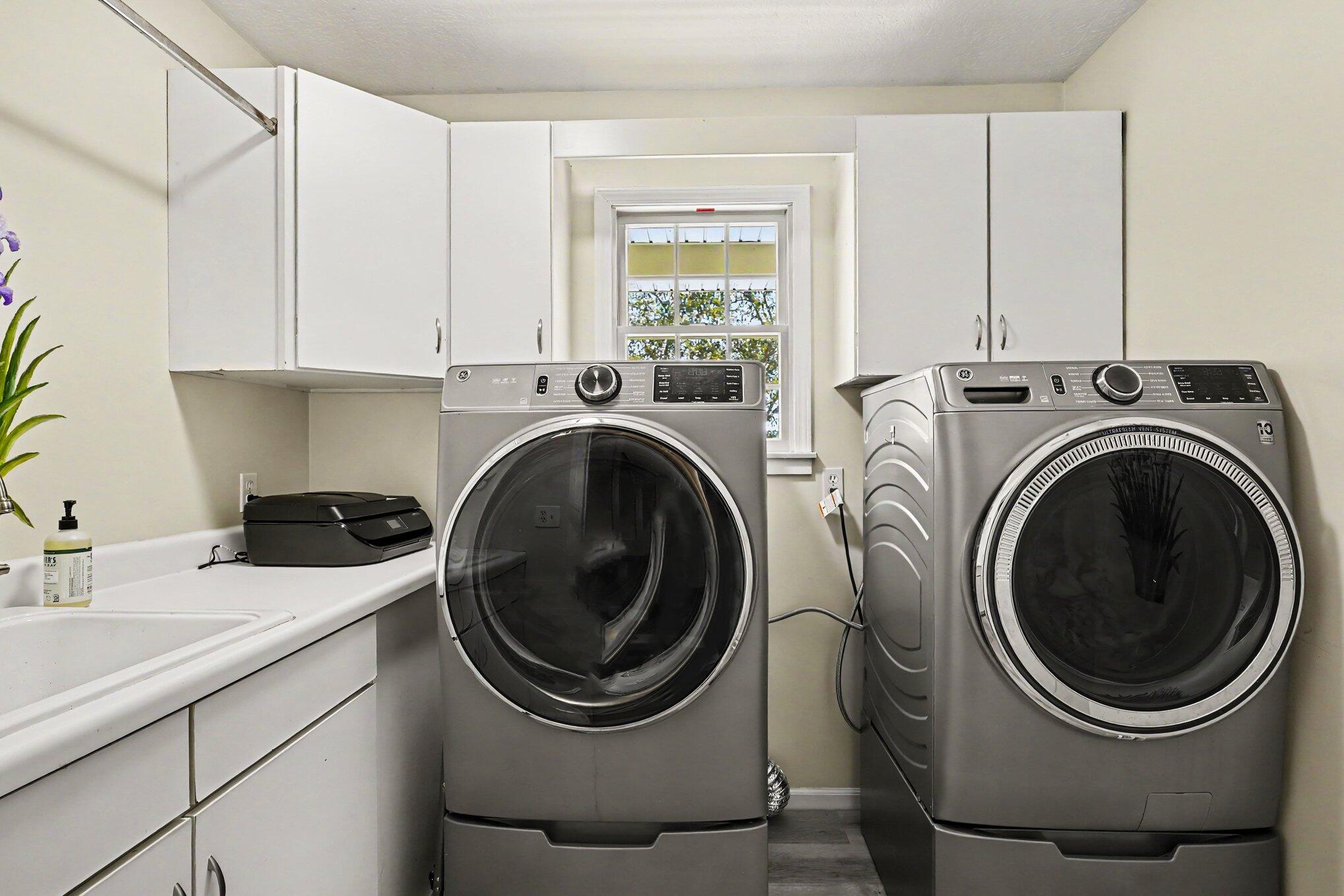 10464 Hankerd Road Pleasant Lake, MI 49272 - Photo 15 of 28 Laundry