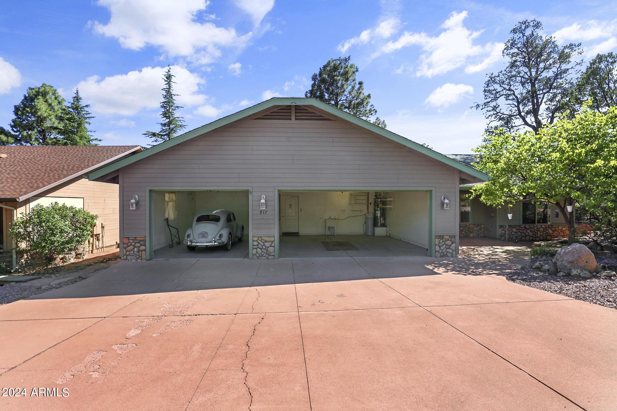 917 Landmark Trail Payson, AZ 85541 - Photo 5 of 40 Front 3 Car Garage w/Storage