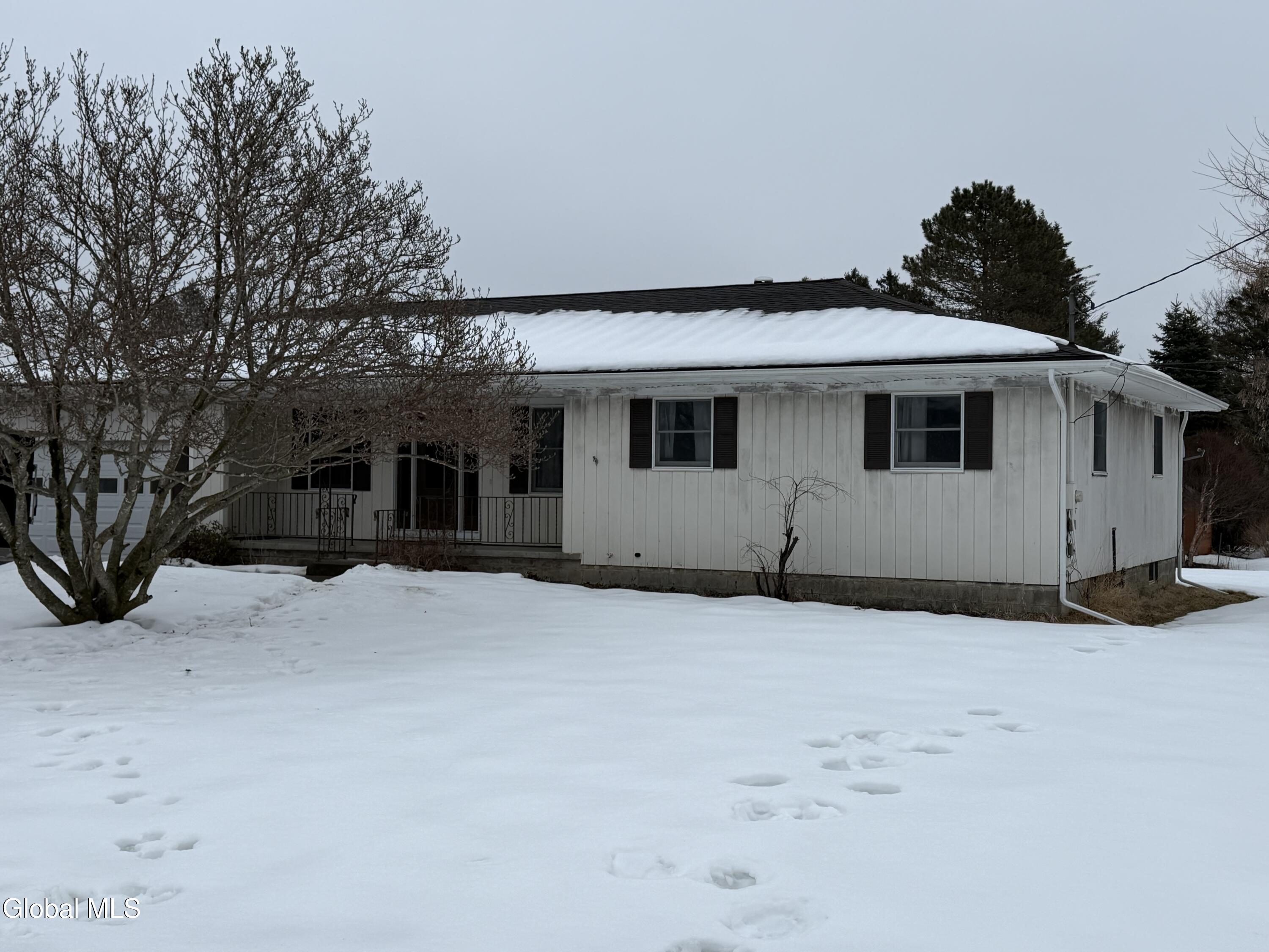 115 Hollywood Road Amsterdam, NY 12010 - Photo 1 of 22 Front of house