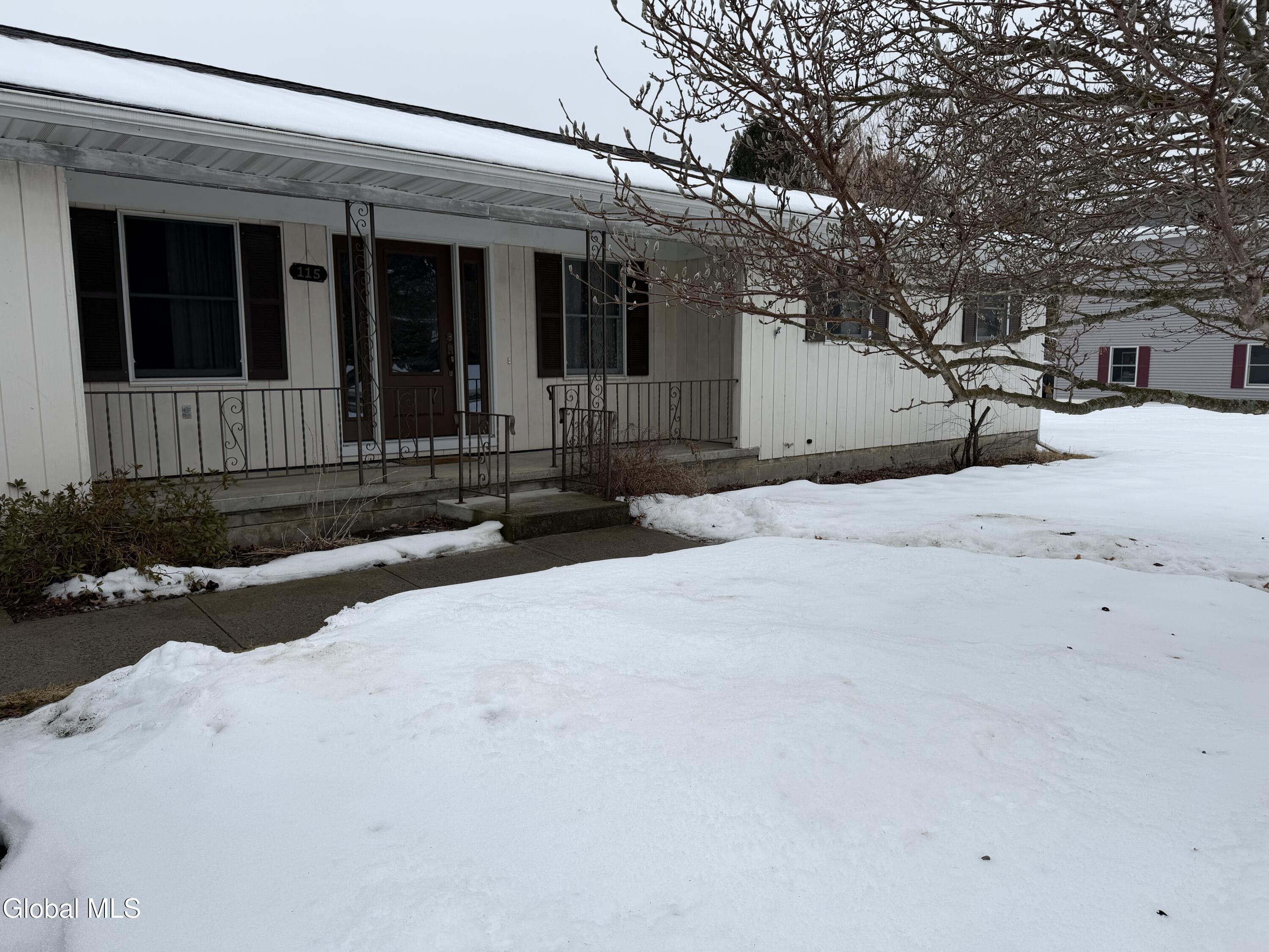 115 Hollywood Road Amsterdam, NY 12010 - Photo 2 of 22 IMG_1005