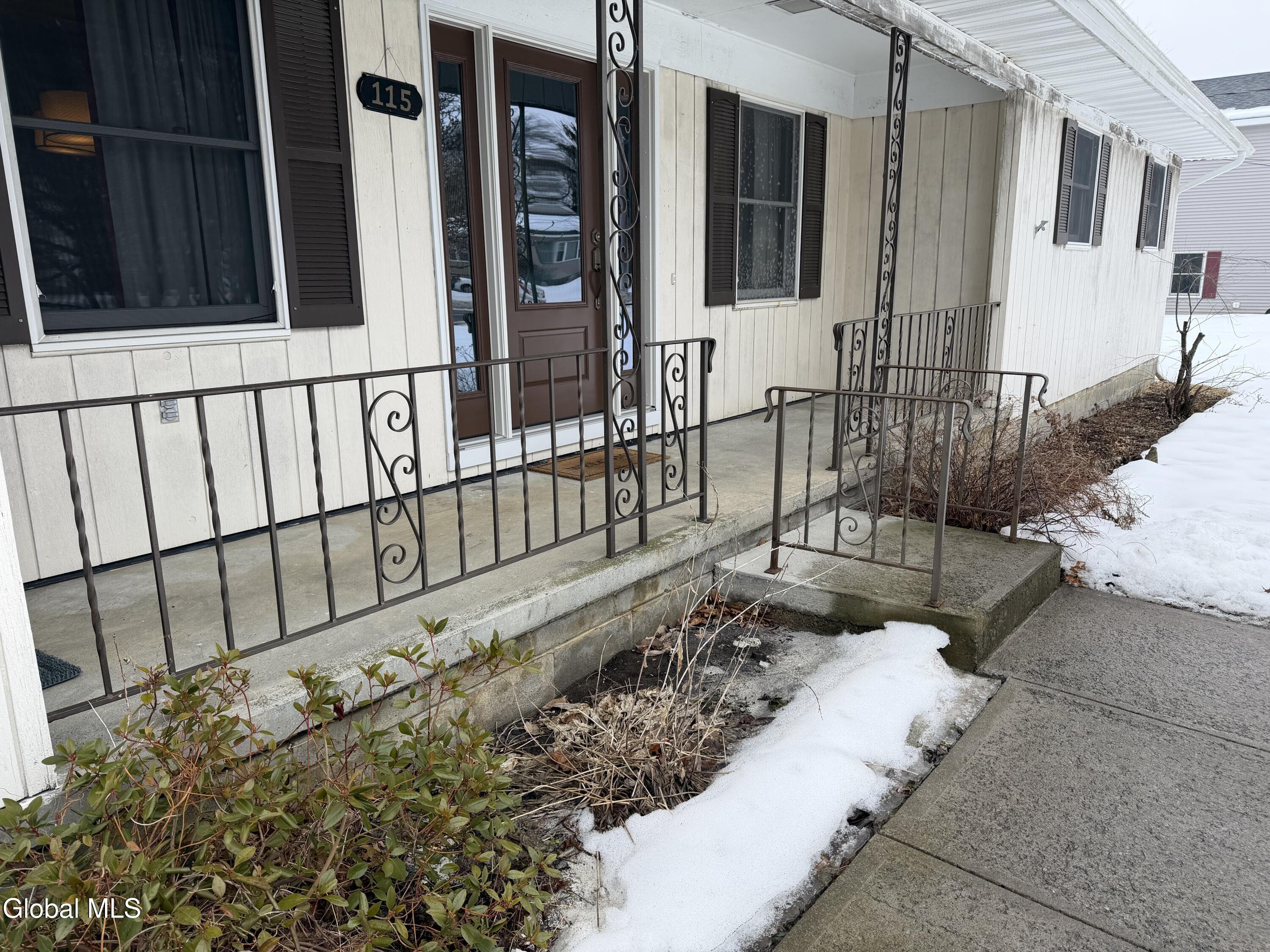 115 Hollywood Road Amsterdam, NY 12010 - Photo 4 of 22 IMG_1004