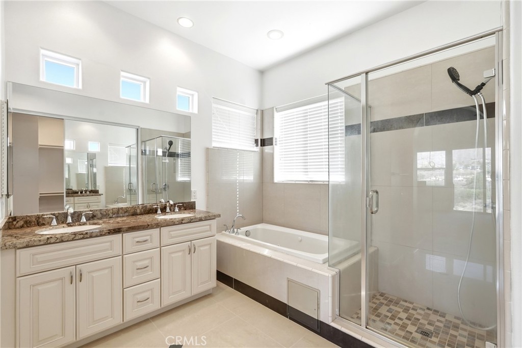 585 Vía Pueblo Riverside, CA 92507 - Photo 50 of 61 Master Bathroom