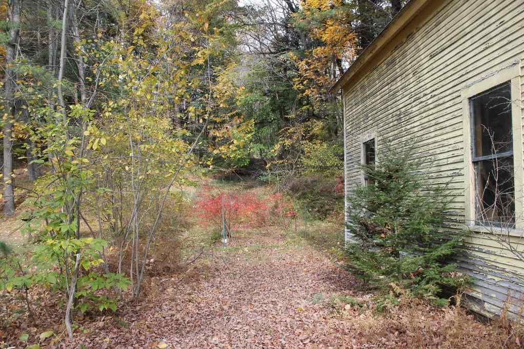 172 Summer Street Springfield, VT 05156 - Photo 4 of 17