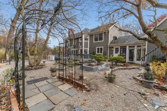 $999,900 | 6 Fawn Ridge Road, Lebanon, NJ 08833