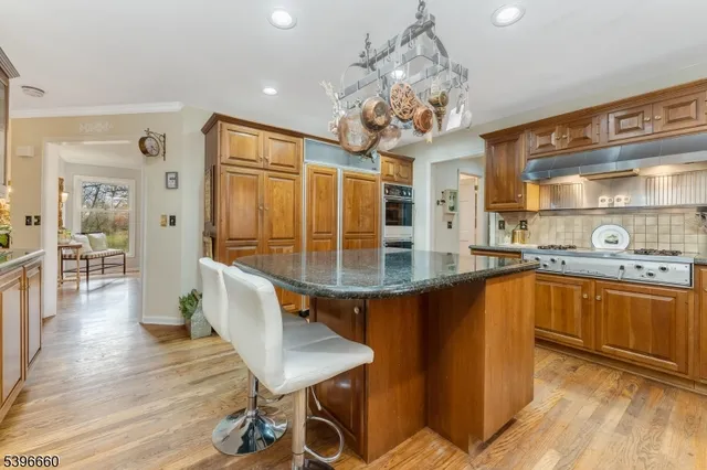 $999,900 | 6 Fawn Ridge Road, Lebanon, NJ 08833