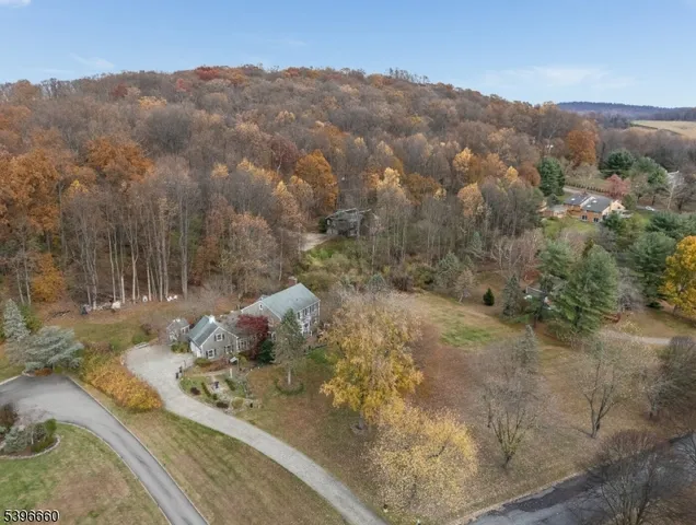 $999,900 | 6 Fawn Ridge Road, Lebanon, NJ 08833