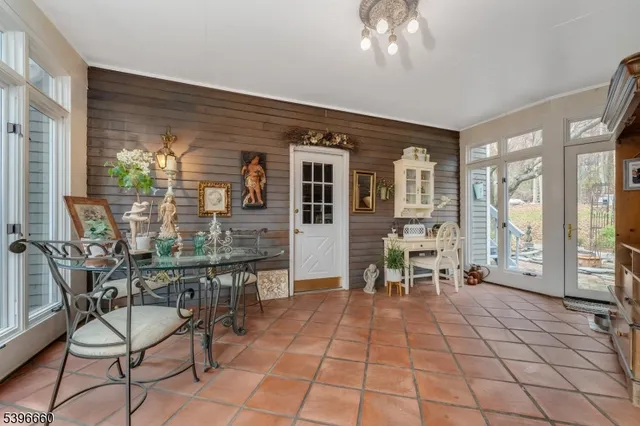 $999,900 | 6 Fawn Ridge Road, Lebanon, NJ 08833