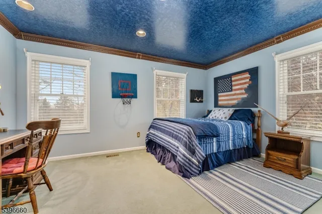 $999,900 | 6 Fawn Ridge Road, Lebanon, NJ 08833