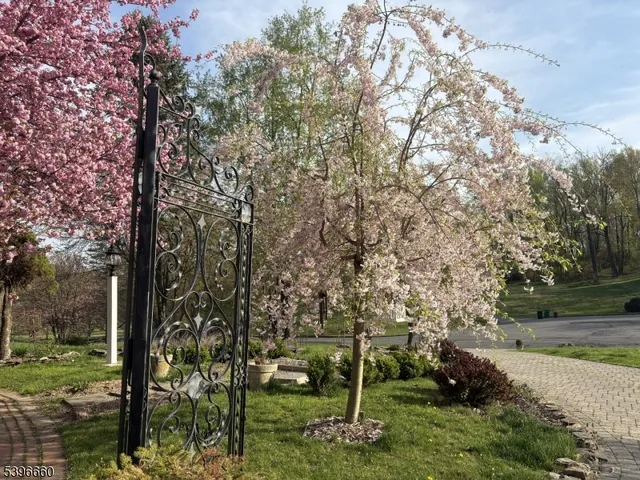 $999,900 | 6 Fawn Ridge Road, Lebanon, NJ 08833