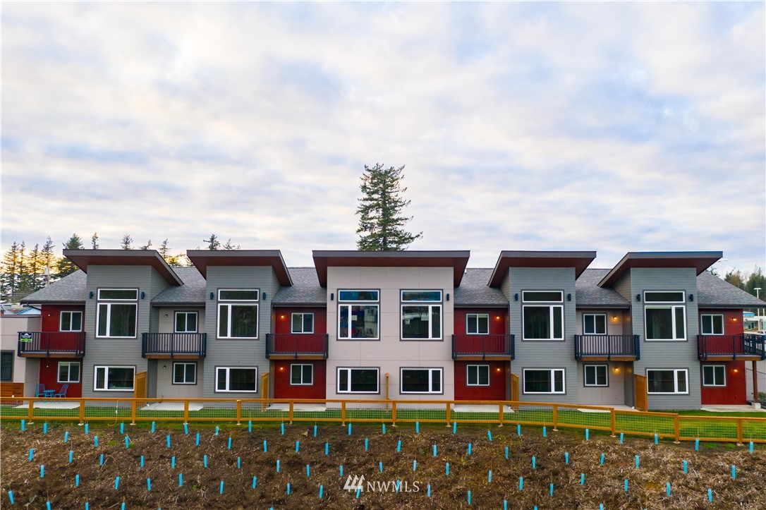 1880 Front Street, Unit 206 Lynden, WA 98264 - Photo 28 of 30 a front view of residential houses with yard