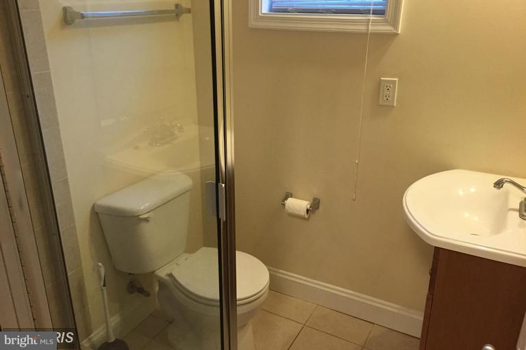 321 Magothy Road Severna Park, MD 21146 - Photo 12 of 20 Bath upper level unit