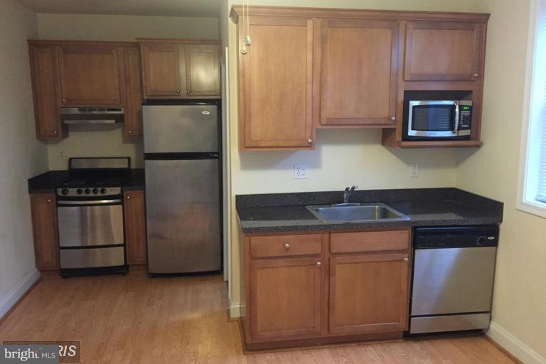 321 Magothy Road Severna Park, MD 21146 - Photo 8 of 20 Kitchen upper level unit.