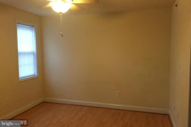 321 Magothy Road Severna Park, MD 21146 - Photo 9 of 20 Living Room upper level unit.