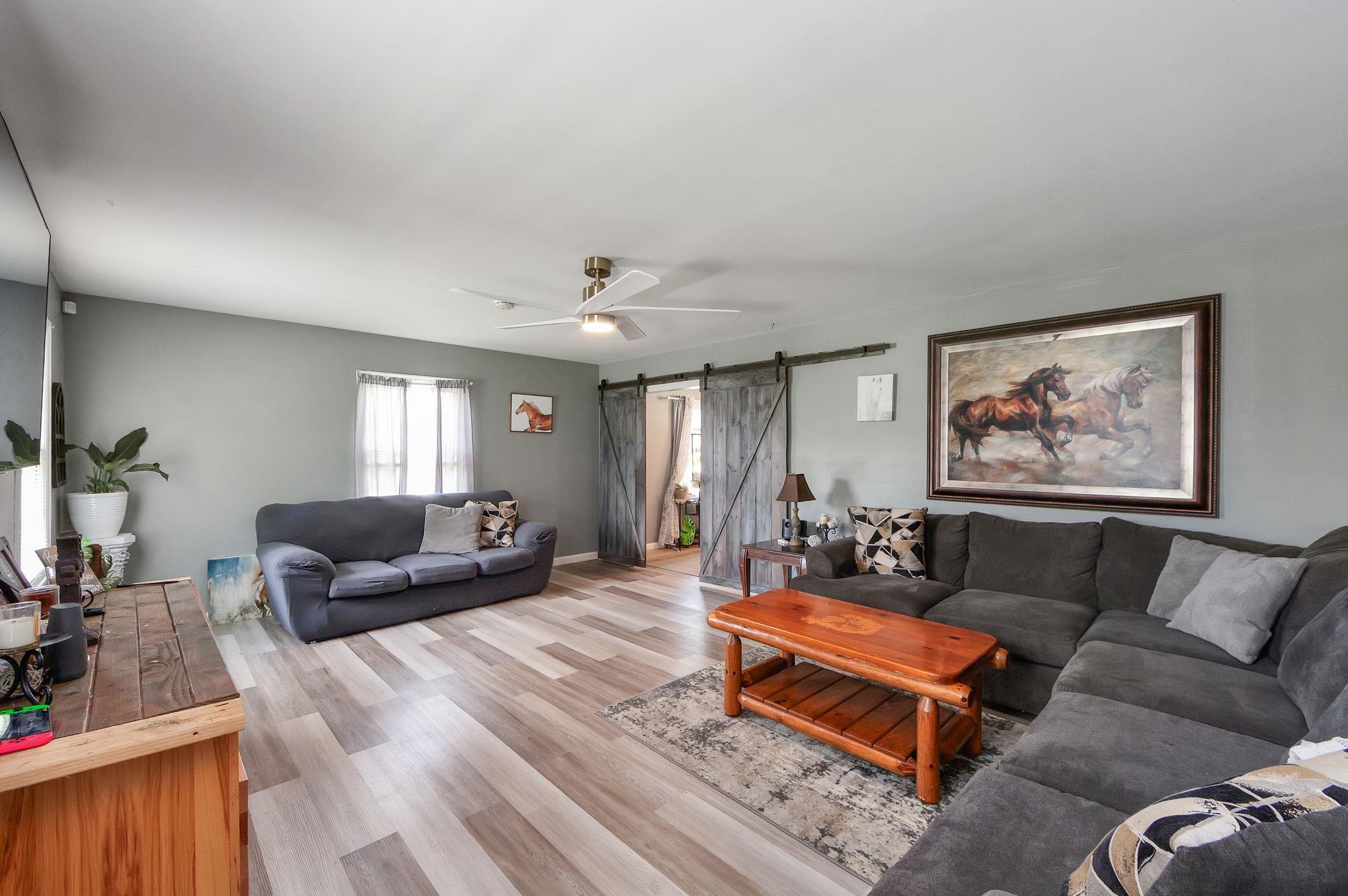 624 Ridgeway Drive Bolivar, TN 38008 - Photo 3 of 19 a living room with furniture a rug and a window