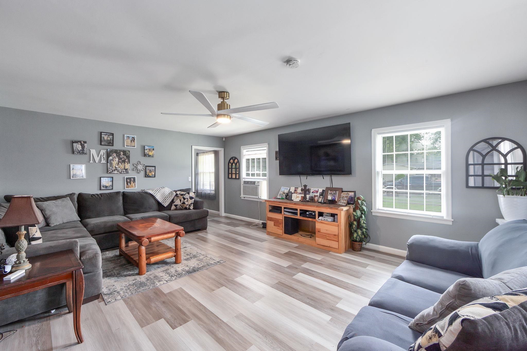 624 Ridgeway Drive Bolivar, TN 38008 - Photo 4 of 19 a living room with furniture and a flat screen tv