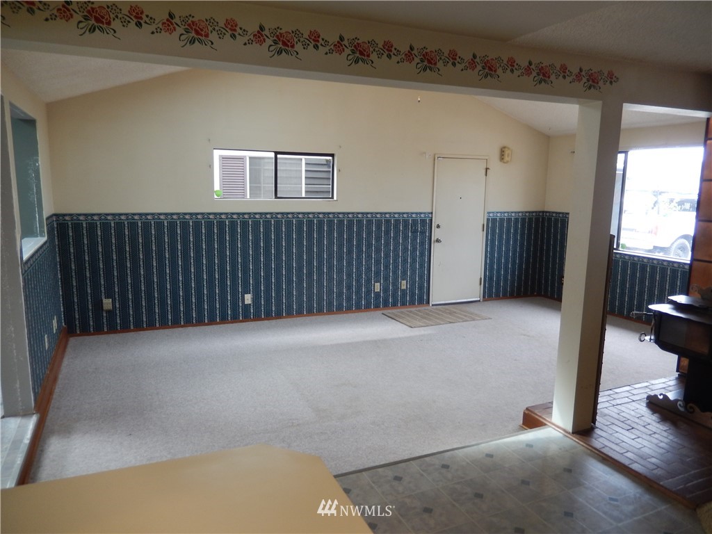 703 South 17th Street Renton, WA 98055 - Photo 15 of 20 a view of a hallway
