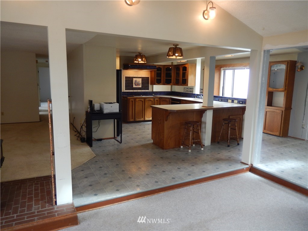 703 South 17th Street Renton, WA 98055 - Photo 17 of 20 a view of kitchen with windows