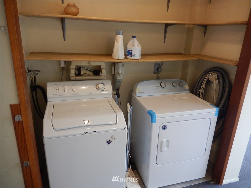 703 South 17th Street Renton, WA 98055 - Photo 18 of 20 a utility room with dryer and washer