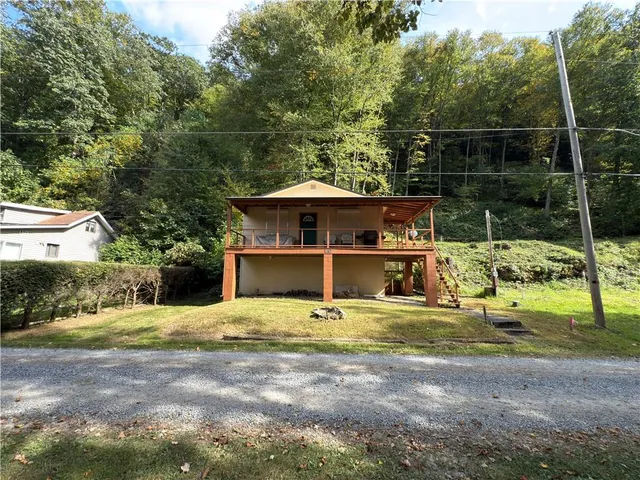 a view of a house with backyard and sitting area
