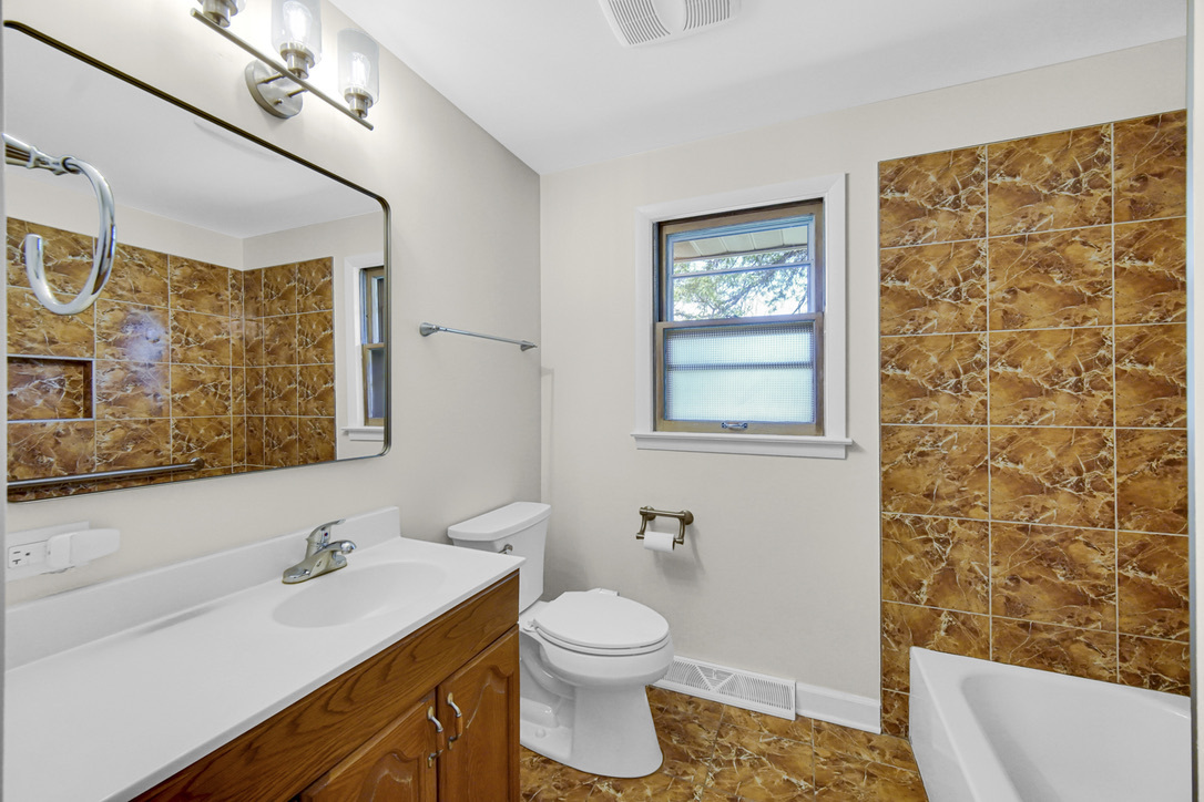 1112 Hickory Road Homewood, IL 60430 - Photo 17 of 24