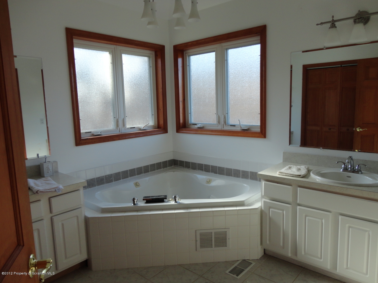 712 Parkview Road Moscow, PA 18444 - Photo 8 of 30 Gallery Image 8